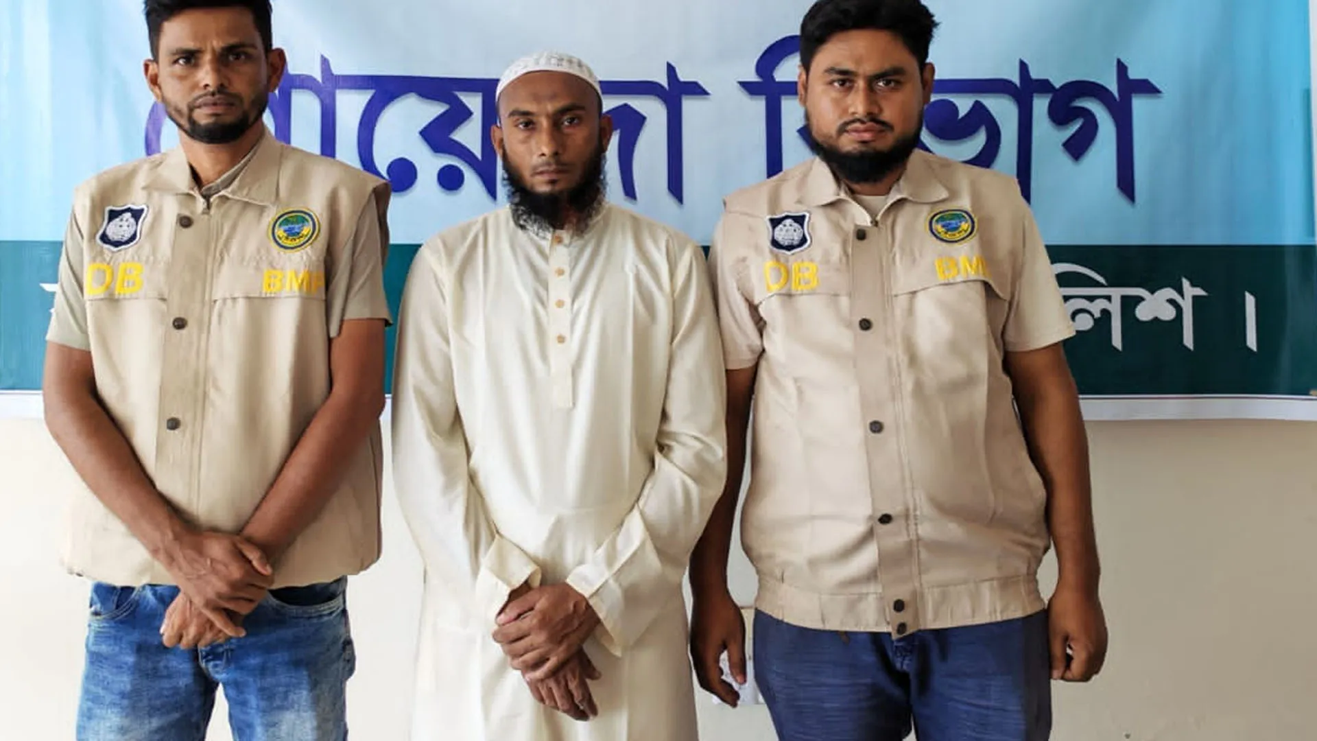বরিশালে ১৪০০ পিস ইয়াবাসহ মাদকবিক্রেতা গ্রেপ্তার